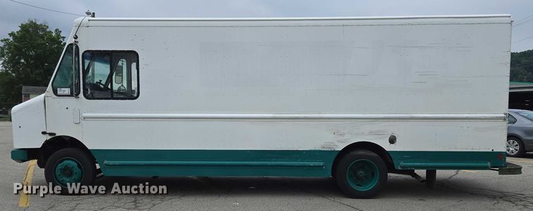 image for item EC4291 2011 Workhorse W62 delivery truck