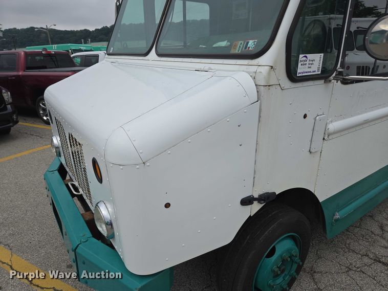 image for item EC4291 2011 Workhorse W62 delivery truck