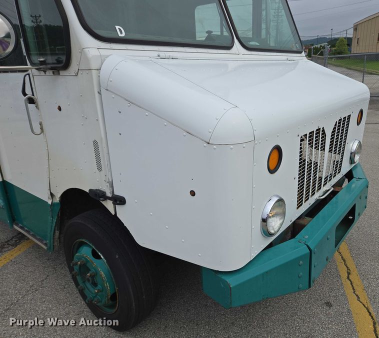 image for item EC4291 2011 Workhorse W62 delivery truck