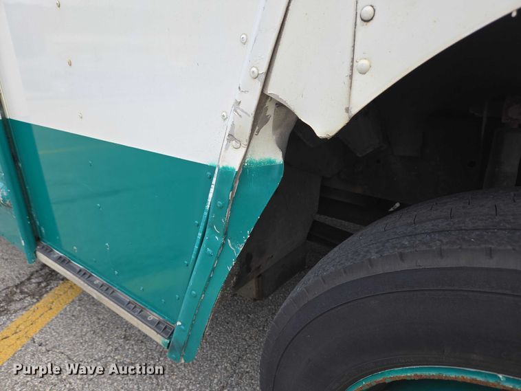 image for item EC4291 2011 Workhorse W62 delivery truck