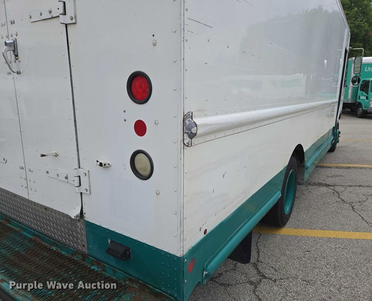 image for item EC4291 2011 Workhorse W62 delivery truck