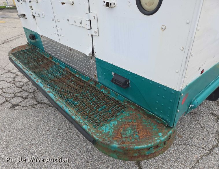 image for item EC4291 2011 Workhorse W62 delivery truck