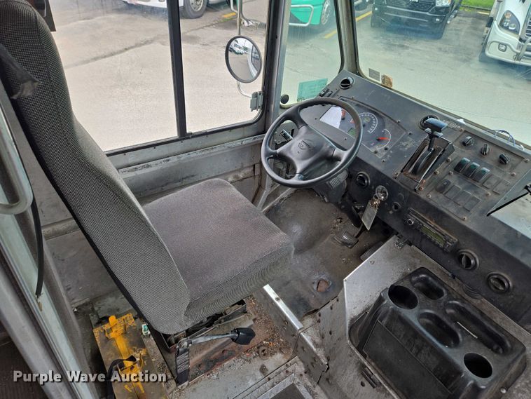 image for item EC4291 2011 Workhorse W62 delivery truck