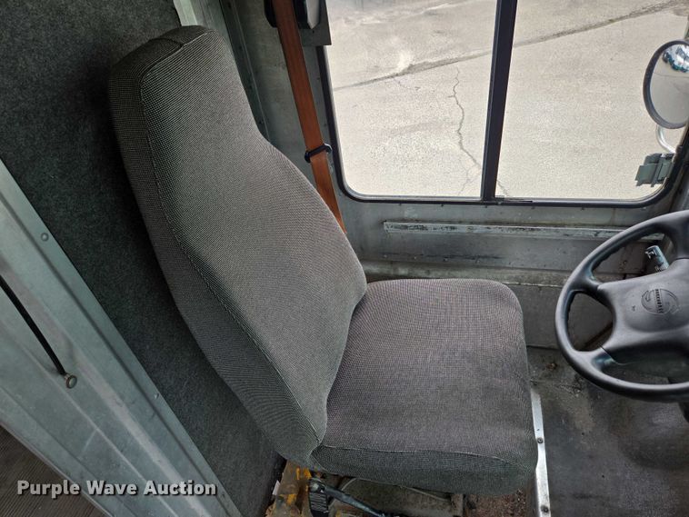 image for item EC4291 2011 Workhorse W62 delivery truck