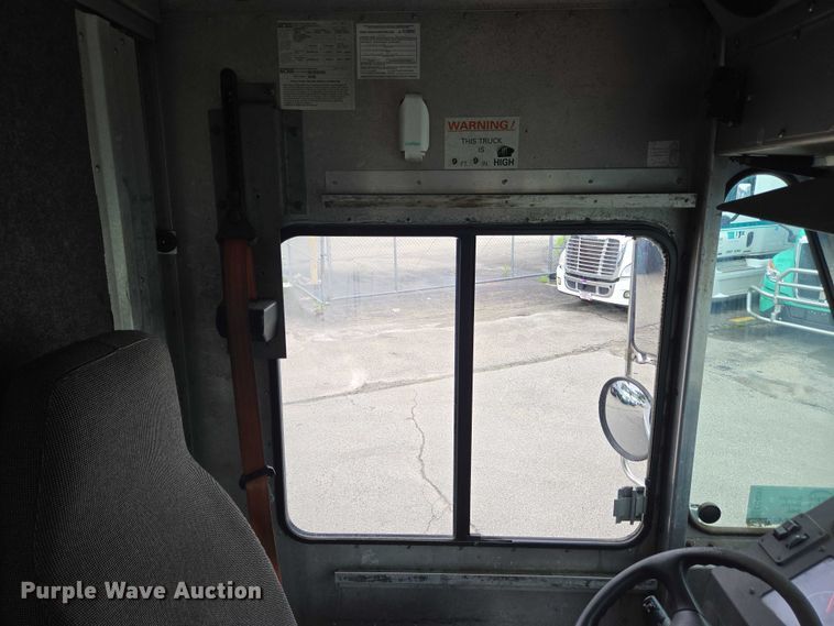 image for item EC4291 2011 Workhorse W62 delivery truck