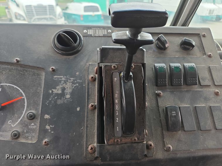 image for item EC4291 2011 Workhorse W62 delivery truck