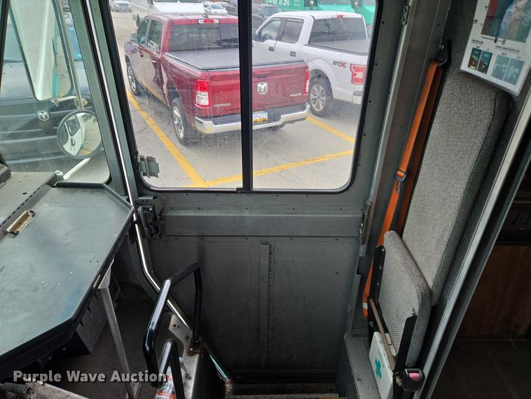 image for item EC4291 2011 Workhorse W62 delivery truck