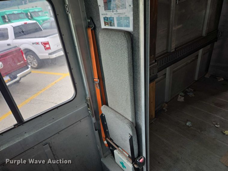 image for item EC4291 2011 Workhorse W62 delivery truck