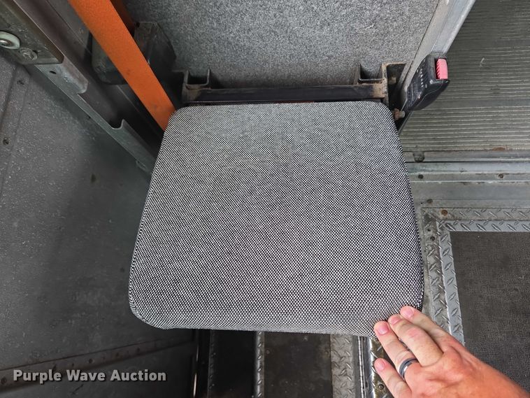 image for item EC4291 2011 Workhorse W62 delivery truck