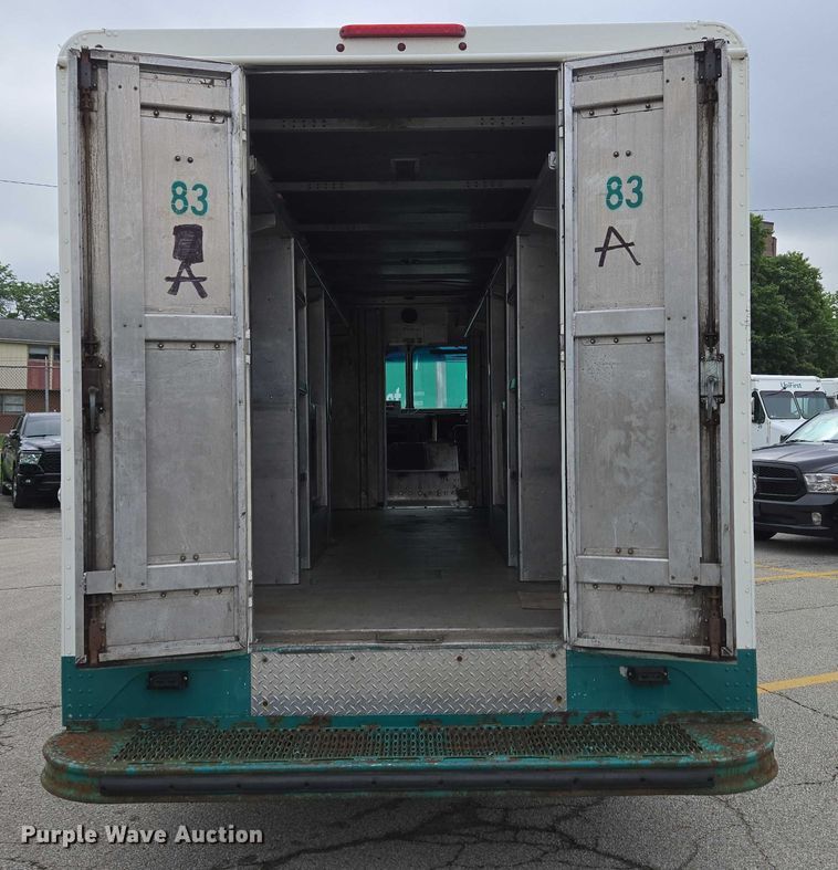 image for item EC4291 2011 Workhorse W62 delivery truck