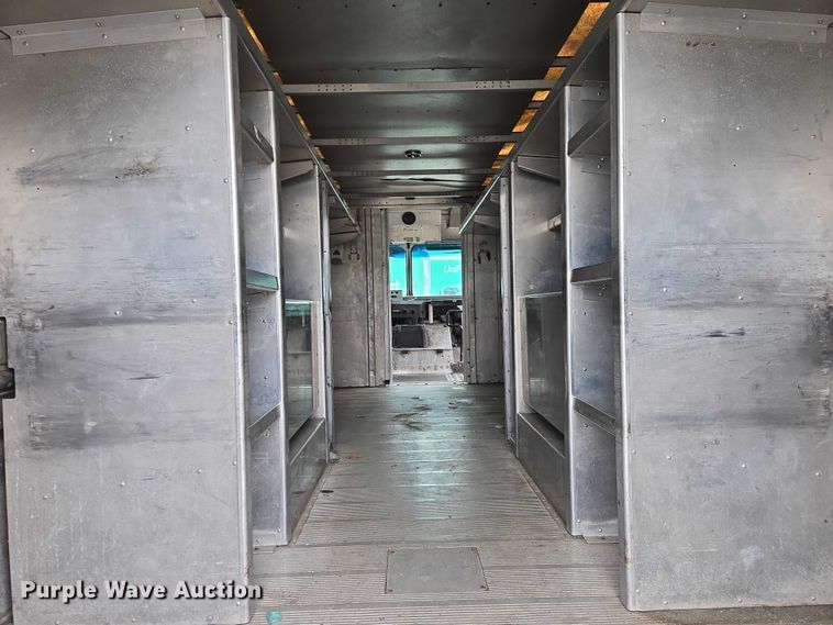 image for item EC4291 2011 Workhorse W62 delivery truck