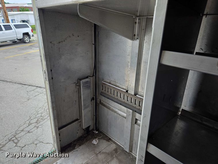 image for item EC4291 2011 Workhorse W62 delivery truck