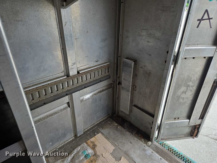 image for item EC4291 2011 Workhorse W62 delivery truck