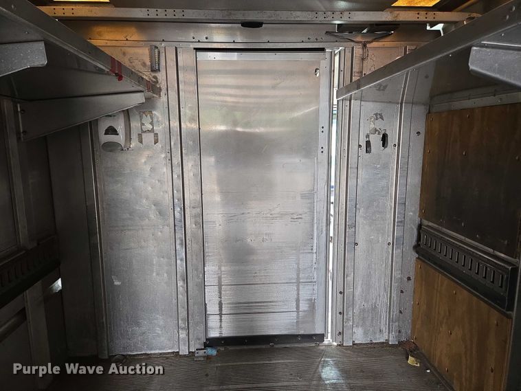 image for item EC4291 2011 Workhorse W62 delivery truck