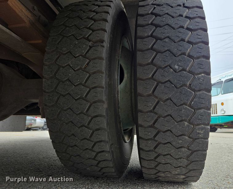 image for item EC4291 2011 Workhorse W62 delivery truck