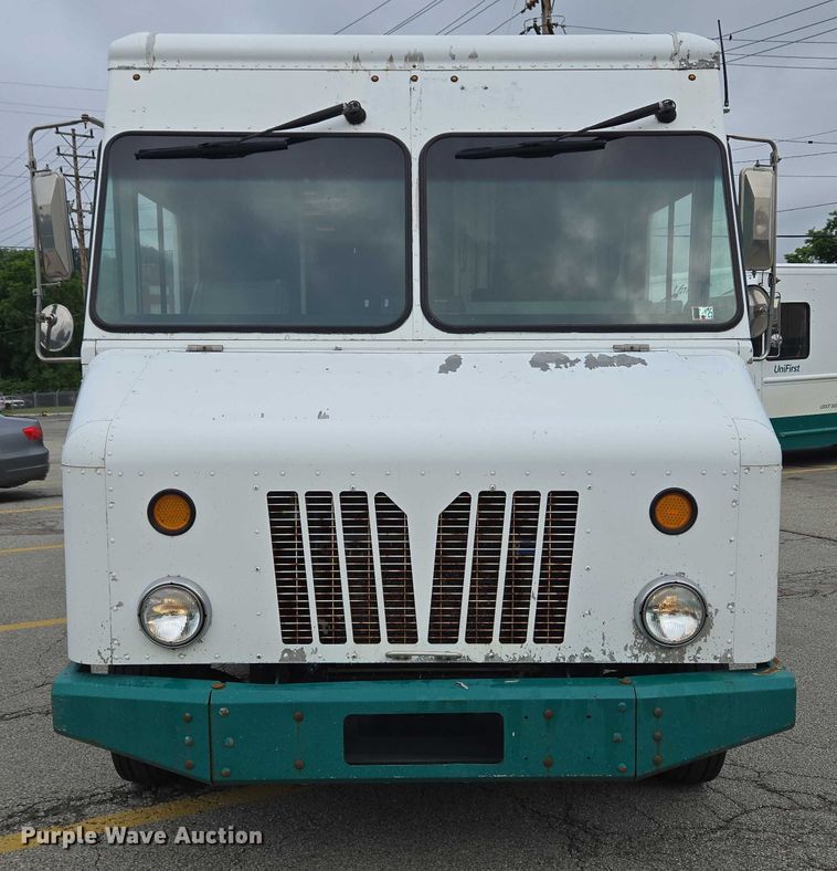 image for item EC4292 2016 Freightliner MT45 delivery truck