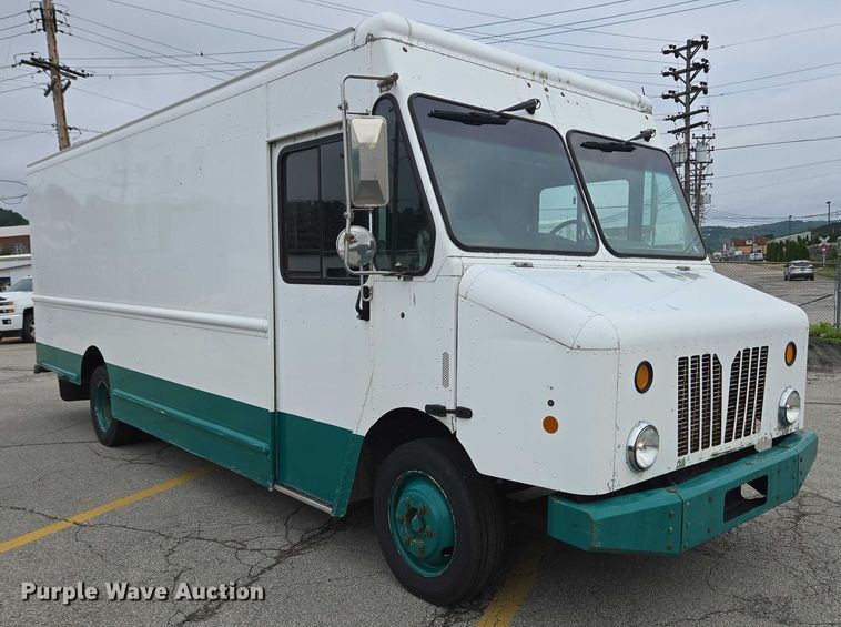 image for item EC4292 2016 Freightliner MT45 delivery truck