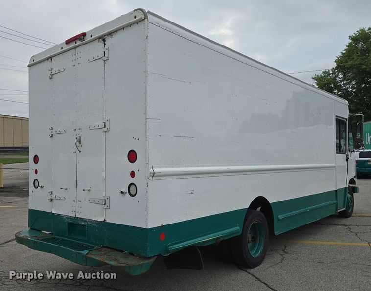 image for item EC4292 2016 Freightliner MT45 delivery truck