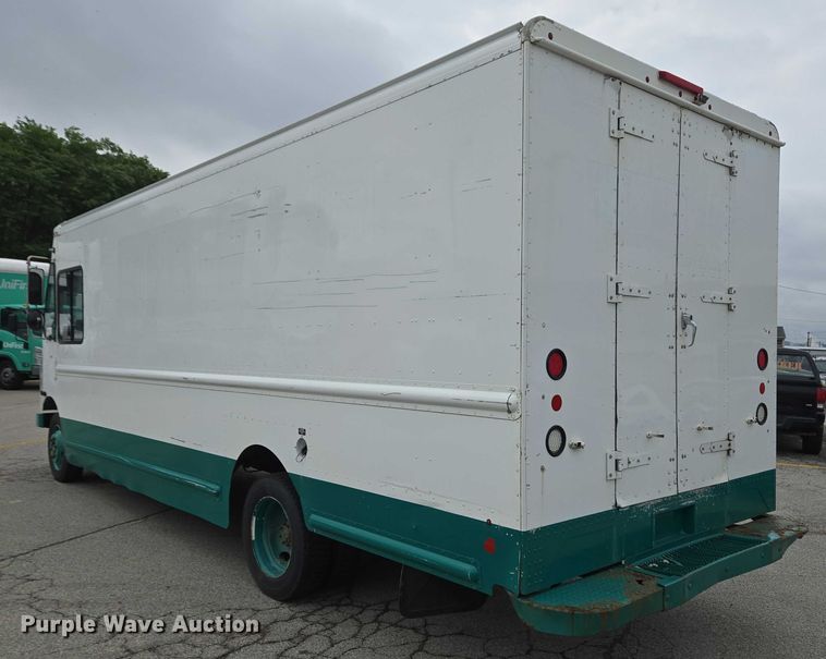 image for item EC4292 2016 Freightliner MT45 delivery truck