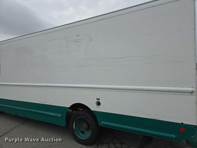 image for item EC4292 2016 Freightliner MT45 delivery truck