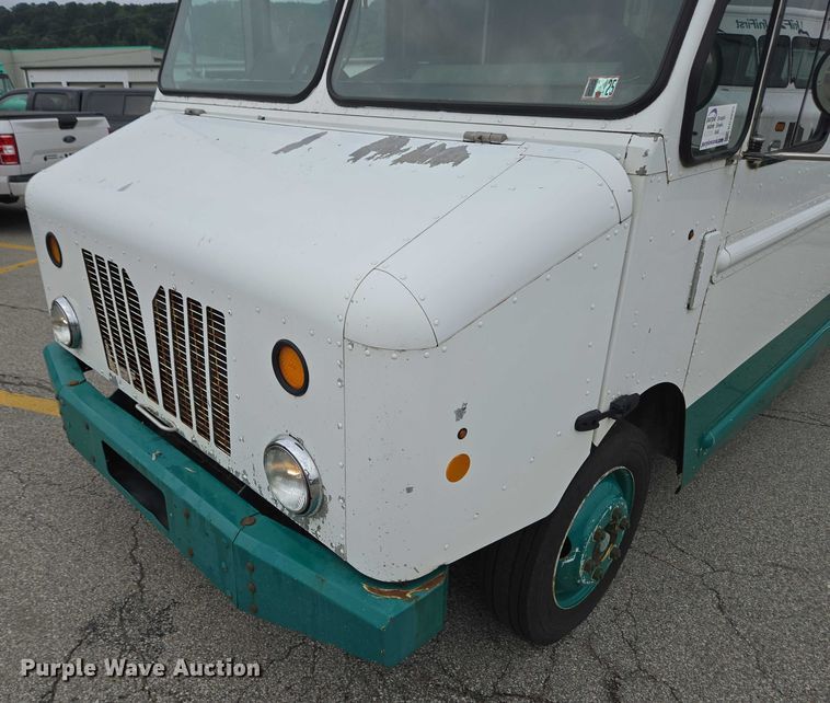 image for item EC4292 2016 Freightliner MT45 delivery truck