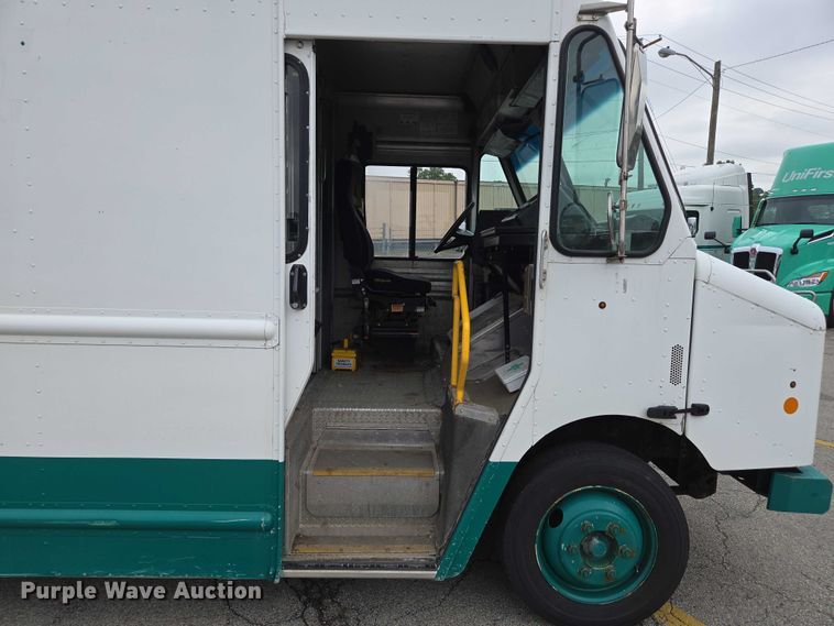 image for item EC4292 2016 Freightliner MT45 delivery truck