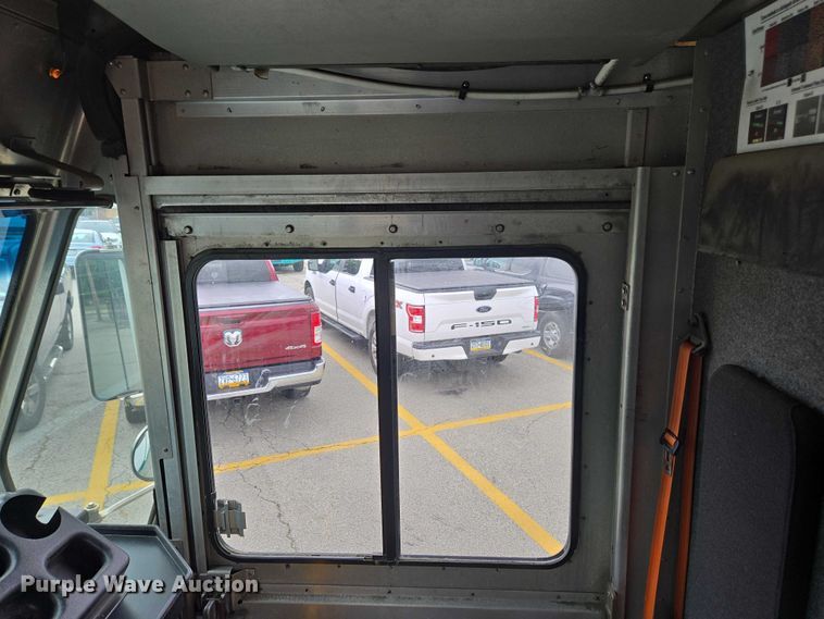 image for item EC4292 2016 Freightliner MT45 delivery truck