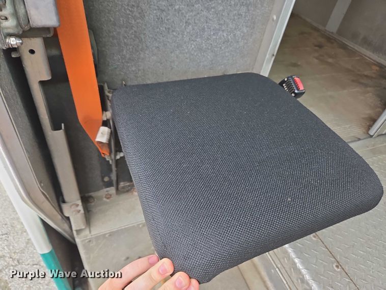 image for item EC4292 2016 Freightliner MT45 delivery truck