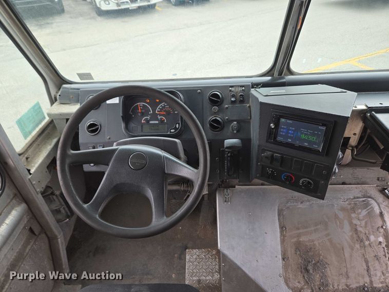 image for item EC4292 2016 Freightliner MT45 delivery truck