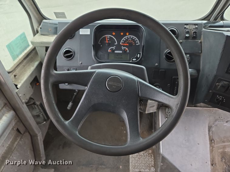 image for item EC4292 2016 Freightliner MT45 delivery truck