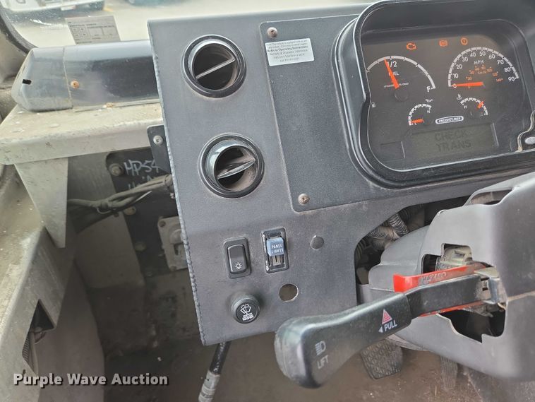 image for item EC4292 2016 Freightliner MT45 delivery truck