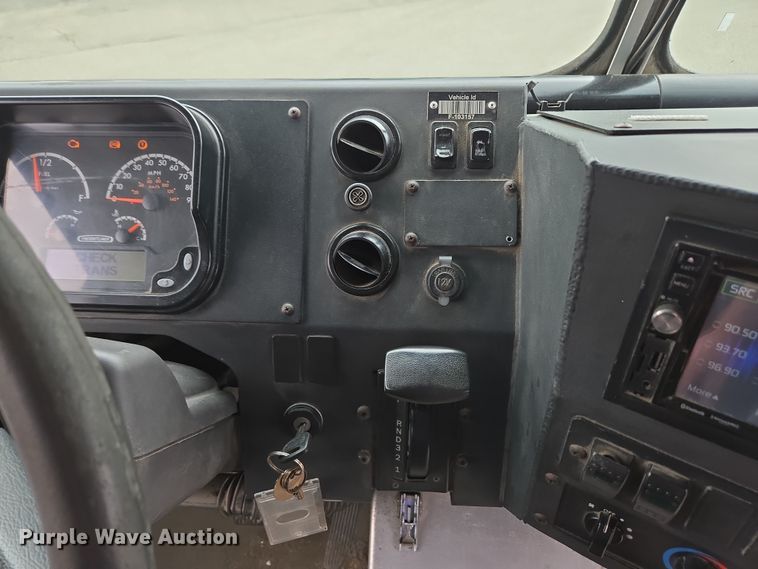 image for item EC4292 2016 Freightliner MT45 delivery truck