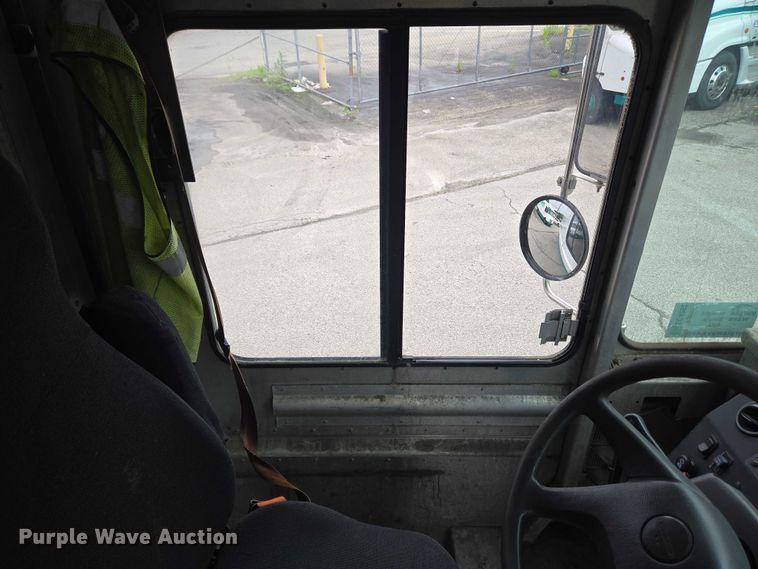 image for item EC4292 2016 Freightliner MT45 delivery truck