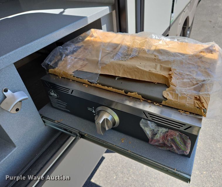 image for item EC4300 2024 Forest River Wildwood camper