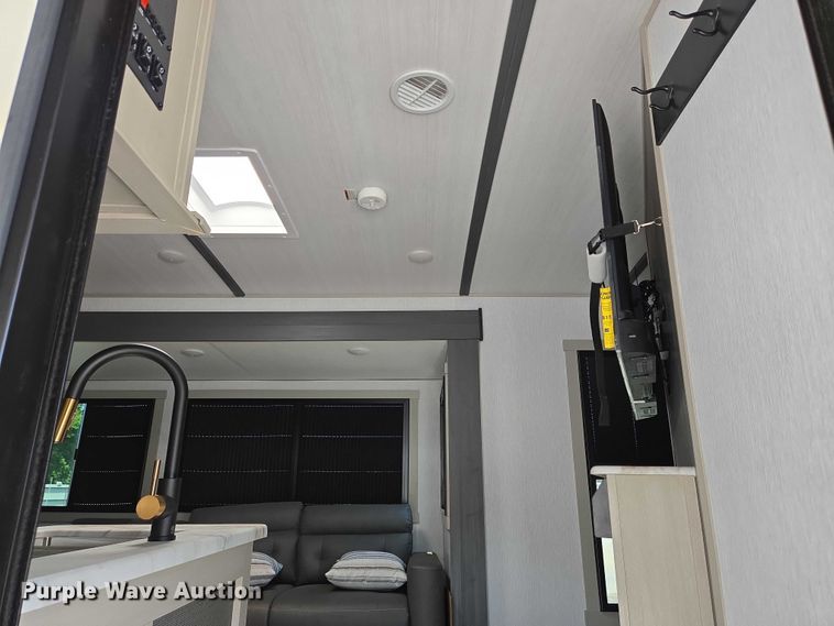 image for item EC4300 2024 Forest River Wildwood camper