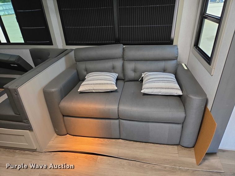 image for item EC4300 2024 Forest River Wildwood camper