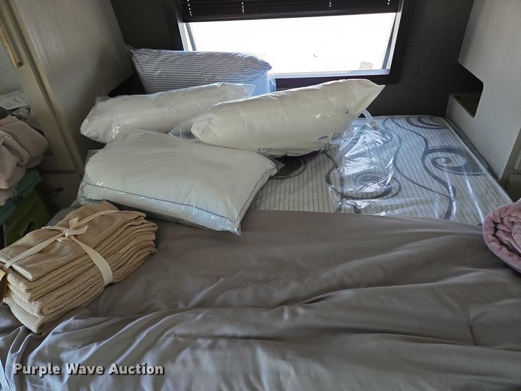 image for item EC4300 2024 Forest River Wildwood camper