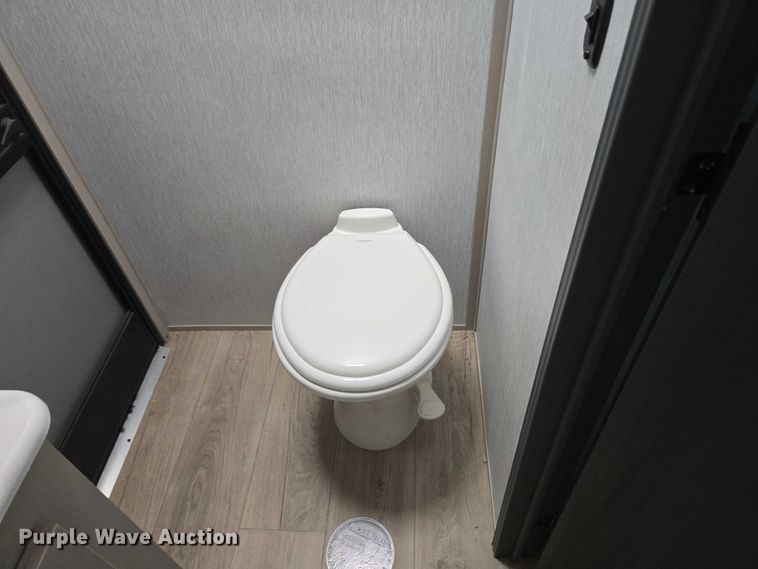 image for item EC4300 2024 Forest River Wildwood camper