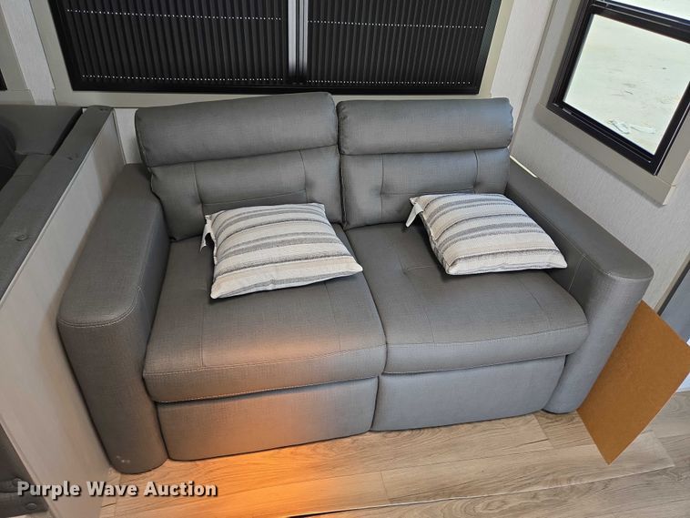 image for item EC4300 2024 Forest River Wildwood camper