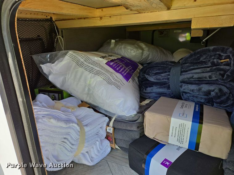 image for item EC4301 2024 Forest River Wildwood camper