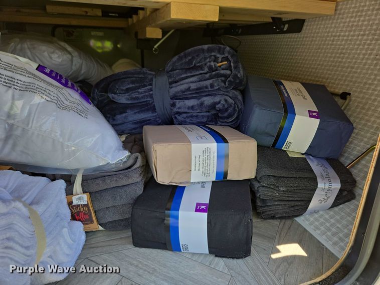 image for item EC4301 2024 Forest River Wildwood camper