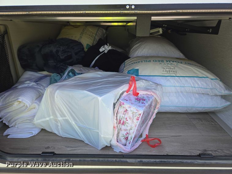 image for item EC4304 2024 Forest River Wildwood camper