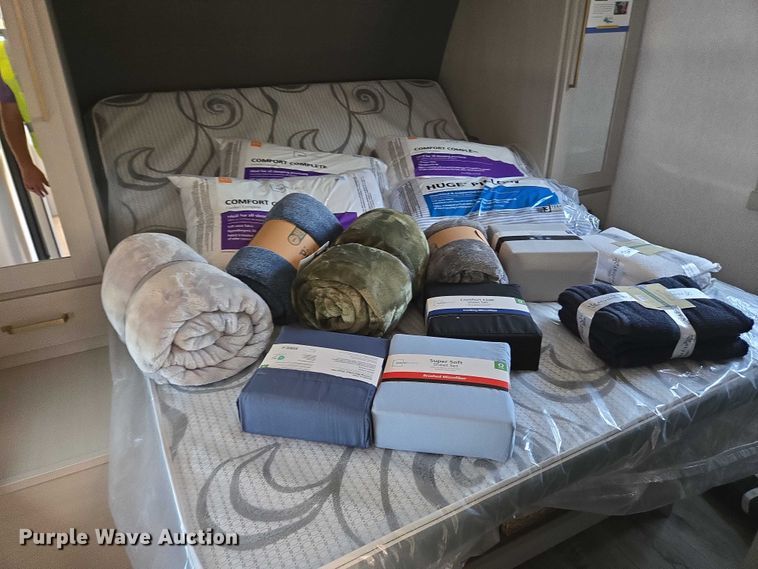 image for item EC4305 2024 Forest River Wildwood camper