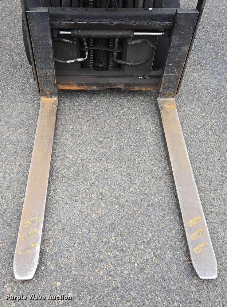 image for item EC4308 2015 UniCarriers CFS40 forklift
