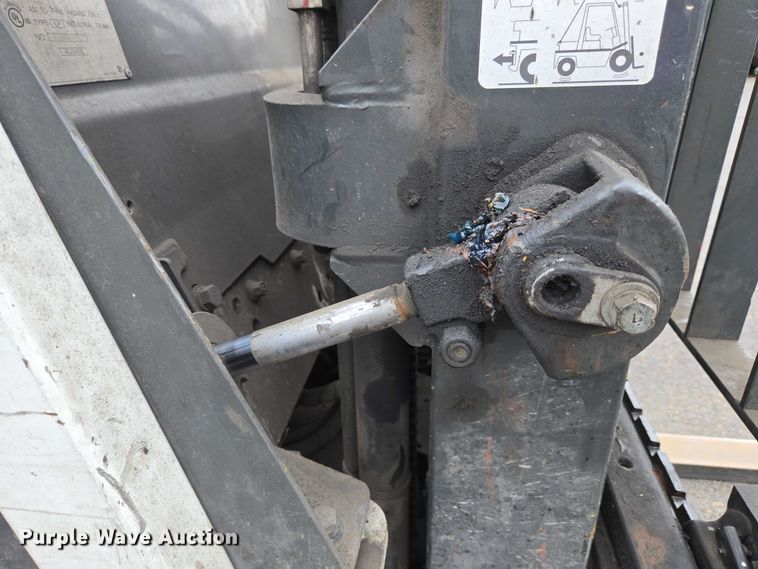 image for item EC4308 2015 UniCarriers CFS40 forklift