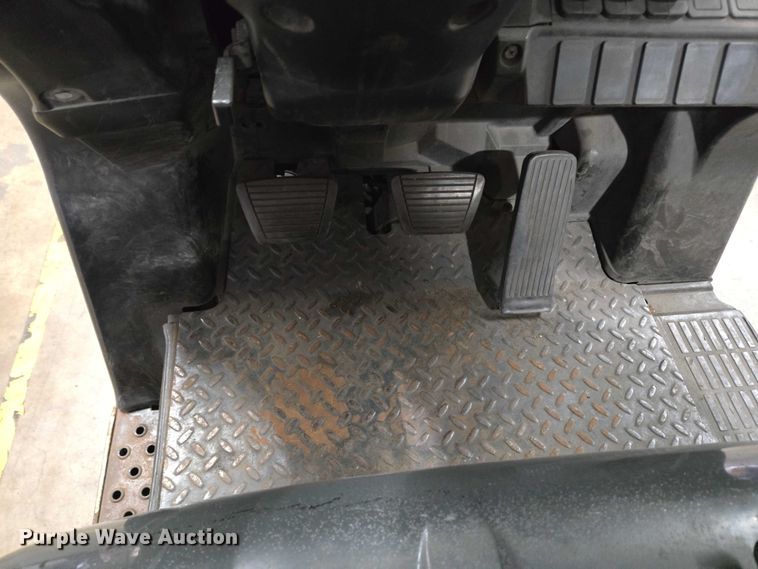 image for item EC4308 2015 UniCarriers CFS40 forklift