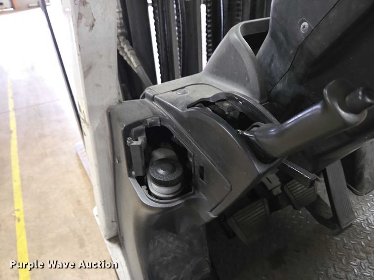 image for item EC4308 2015 UniCarriers CFS40 forklift