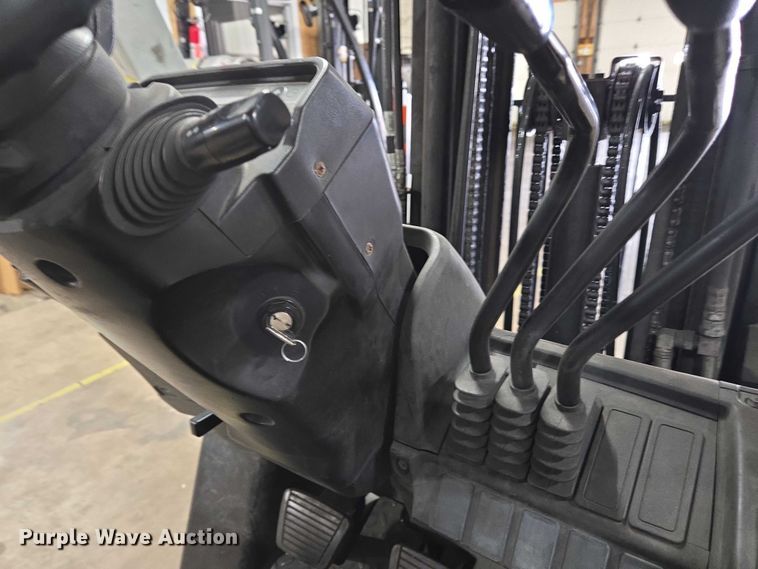 image for item EC4308 2015 UniCarriers CFS40 forklift