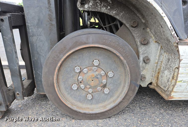 image for item EC4308 2015 UniCarriers CFS40 forklift