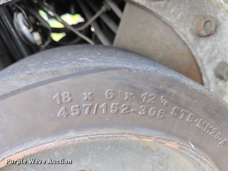 image for item EC4308 2015 UniCarriers CFS40 forklift